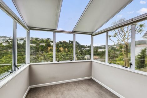 Photo of property in 18 Putnam Street, Northland, Wellington, 6012