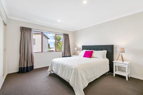 Photo of property in 13 Onemana Way, Te Atatu Peninsula, Auckland, 0610
