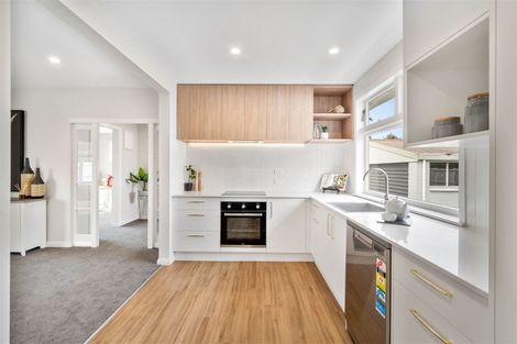 Photo of property in 9 Derrett Place, Saint Martins, Christchurch, 8022