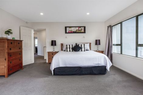 Photo of property in 22 Lanyon Place, Whitby, Porirua, 5024