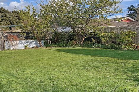 Photo of property in 2 Rakino Place, Awapuni, Palmerston North, 4412
