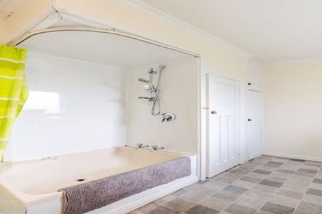 Photo of property in 32 Bathgate Street, South Dunedin, Dunedin, 9012