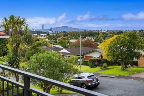 Photo of property in 14 Welland Place, Hillcrest, Auckland, 0627