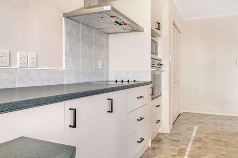 Photo of property in 1/186 Marine Parade, Mount Maunganui, 3116