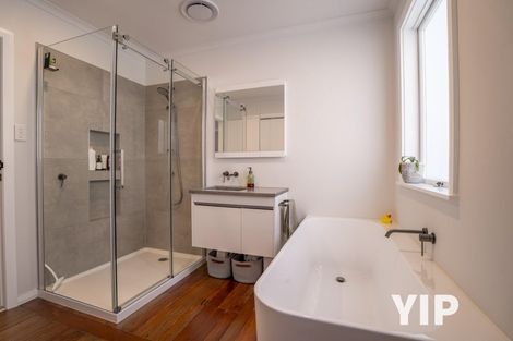 Photo of property in 9 Wakely Road, Newlands, Wellington, 6037