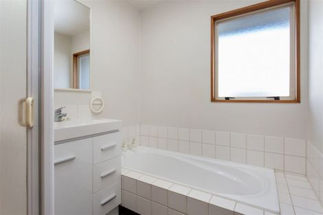 Photo of property in 28 Kirsten Place, Parklands, Christchurch, 8083