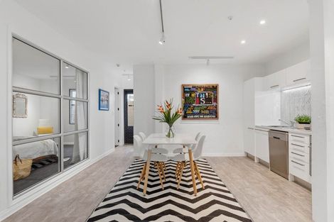 Photo of property in 2/25a Lake Road, Devonport, Auckland, 0624