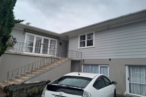 Photo of property in 35 Holland Road, Hillcrest, Auckland, 0627