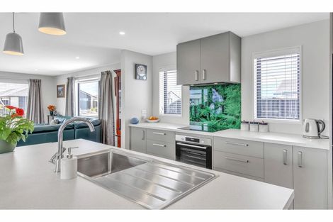 Photo of property in 3 Mccahon Drive, Rangiora, 7400