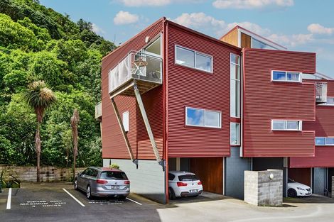 Photo of property in 14/2 Onslow Road, Khandallah, Wellington, 6035