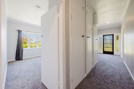 Photo of property in 2070 State Highway 2, Waipukurau, 4285