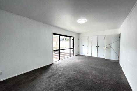 Photo of property in 81 Totaravale Drive, Totara Vale, Auckland, 0629