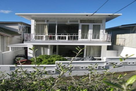 Photo of property in 89 Queens Drive, Lyall Bay, Wellington, 6022