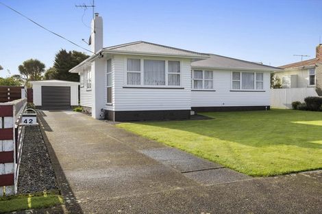 Photo of property in 42 Reid Avenue, Hawera, 4610
