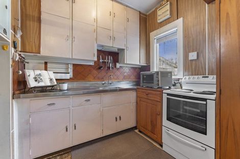 Photo of property in 77 Shamrock Street, Takaro, Palmerston North, 4412