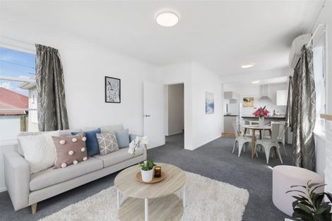 Photo of property in 36 Miles Crescent, Newlands, Wellington, 6037