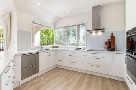 Photo of property in 27 Warman Road, Okura, Auckland, 0792