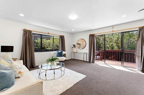 Photo of property in 2 Jonathan Place, Sunnynook, Auckland, 0620