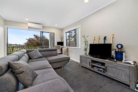Photo of property in 53 Helleur Road, Massey, Auckland, 0614