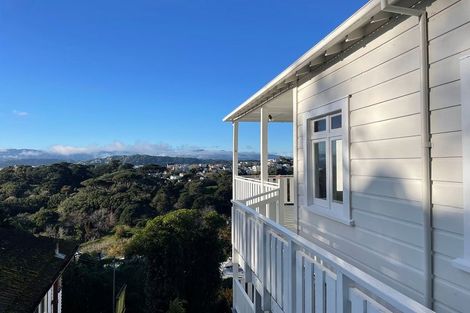 Photo of property in 29 Garden Road, Northland, Wellington, 6012