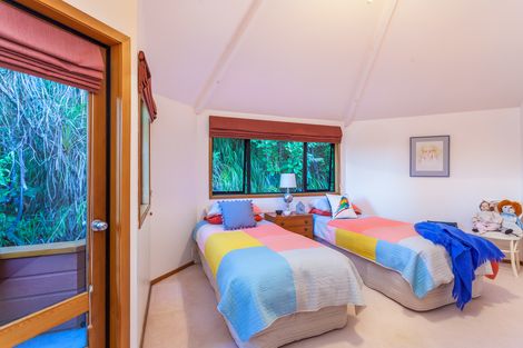 Photo of property in 170 Scenic Drive, Titirangi, Auckland, 0604