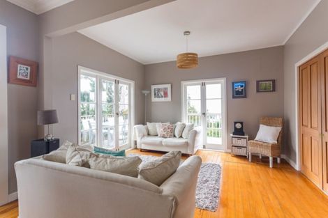 Photo of property in 29 Masterton Road, Rothesay Bay, Auckland, 0630