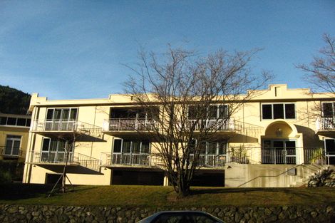 Photo of property in 10 Frankton Road, Queenstown, 9300