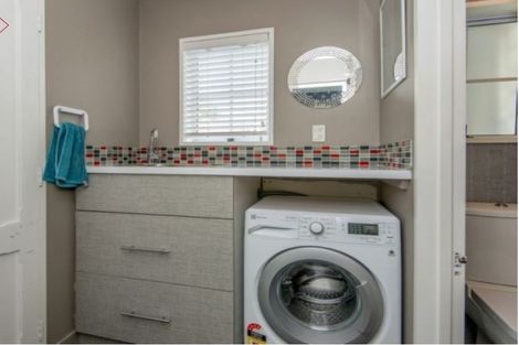 Photo of property in 244 Memorial Avenue, Burnside, Christchurch, 8053