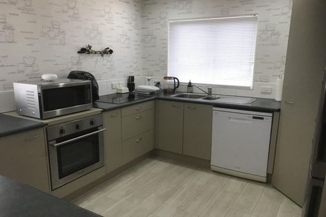 Photo of property in 4 Abergeldie Way, Cambridge, 3434