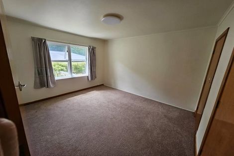 Photo of property in 16 Redwood Avenue, Tawa, Wellington, 5028