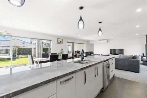 Photo of property in 17 Redwood Crescent, Hurdon, New Plymouth, 4310