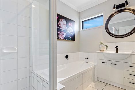 Photo of property in 8 Milkers Gate, Parklands, Christchurch, 8083