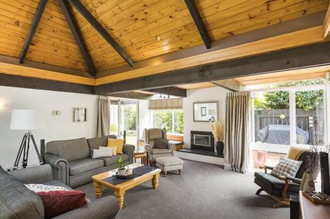 Photo of property in 11 Chilton Grove, Hokowhitu, Palmerston North, 4410