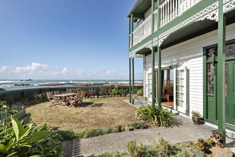 Photo of property in 346 The Esplanade, Island Bay, Wellington, 6023
