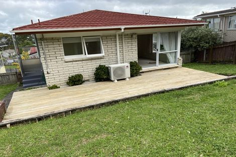 Photo of property in 2/5 Finn Place, Totara Vale, Auckland, 0629
