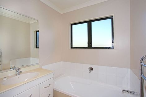 Photo of property in 4 Max Short Drive, Pukekohe, 2120