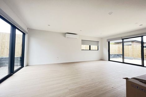 Photo of property in 9a Ussher Place, Pakuranga Heights, Auckland, 2010