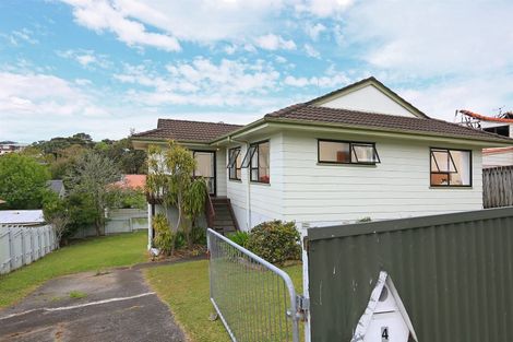 Photo of property in 4 Landsdale Place, Massey, Auckland, 0614