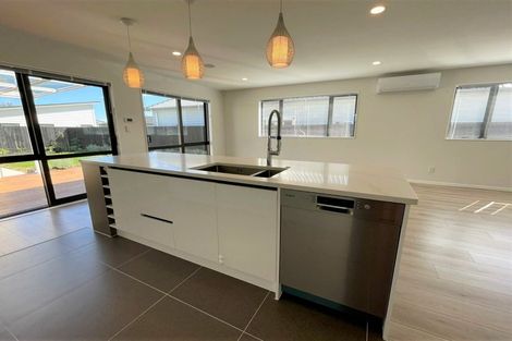 Photo of property in 22 Holcroft Street, Papakura, 2110