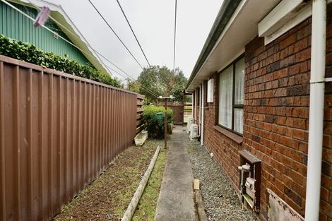 Photo of property in 43a Wikiriwhi Crescent, Awapuni, Palmerston North, 4412