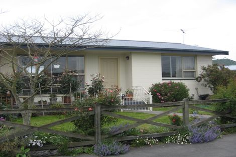 Photo of property in 4 Valerie Place, Redwood, Christchurch, 8051