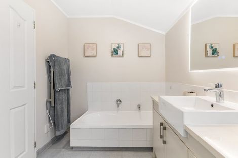 Photo of property in 1/1018 East Coast Road, Fairview Heights, Auckland, 0630