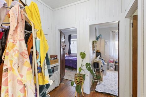 Photo of property in 15 Ngahere Street, Inglewood, 4330