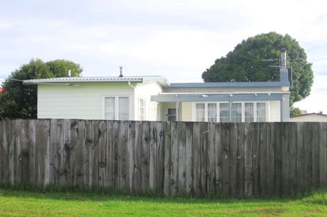 Photo of property in 67 Lincoln Park Avenue, Massey, Auckland, 0614