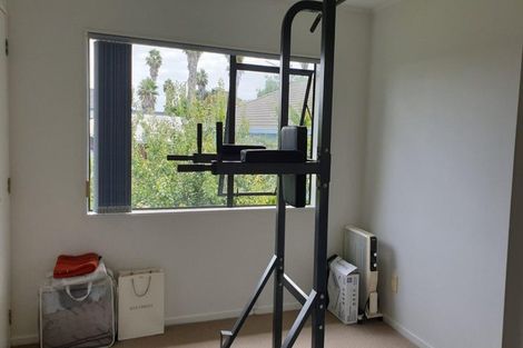 Photo of property in 7 St Lucia Place, Unsworth Heights, Auckland, 0632