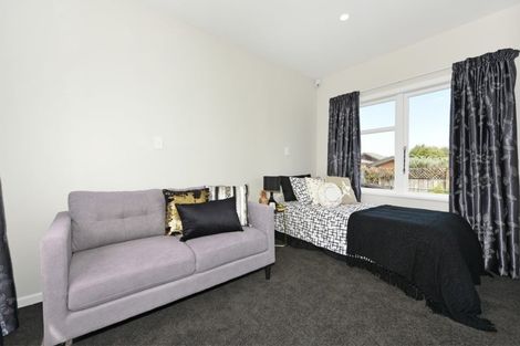 Photo of property in 10f1- Victoria Street, Ebdentown, Upper Hutt, 5018