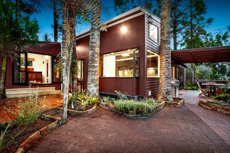 Photo of property in 34 Hollywood Avenue, Titirangi, Auckland, 0604