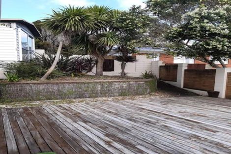 Photo of property in 2/5 Downing Street, Glenfield, Auckland, 0629