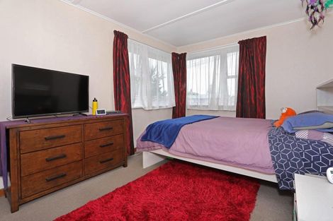 Photo of property in 11 Ngahina Street, Marton, 4710