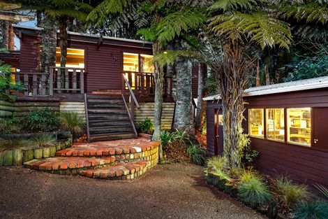Photo of property in 34 Hollywood Avenue, Titirangi, Auckland, 0604